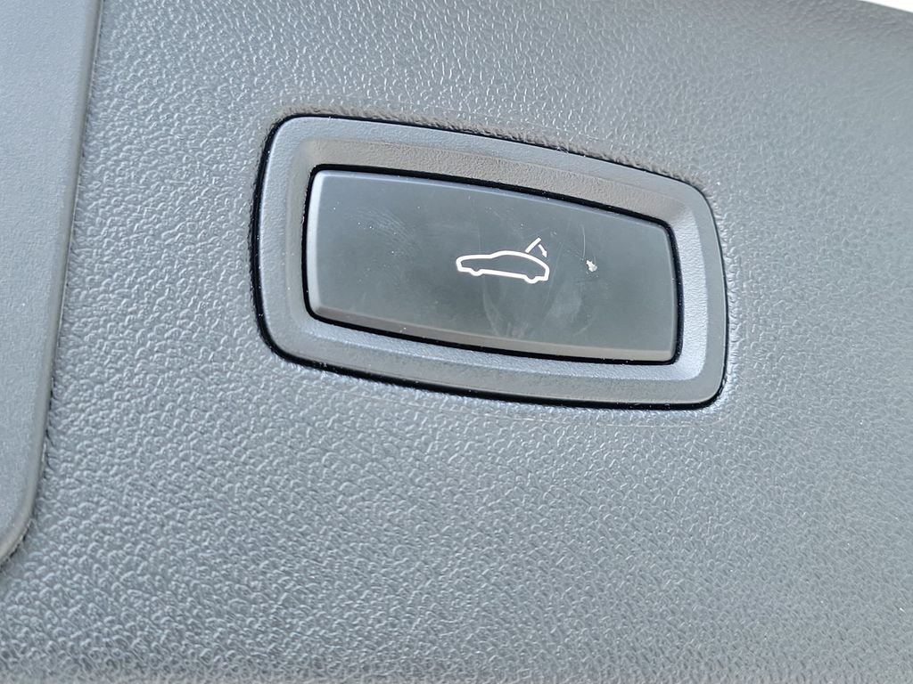 Used 2022 White Porsche Base image 12