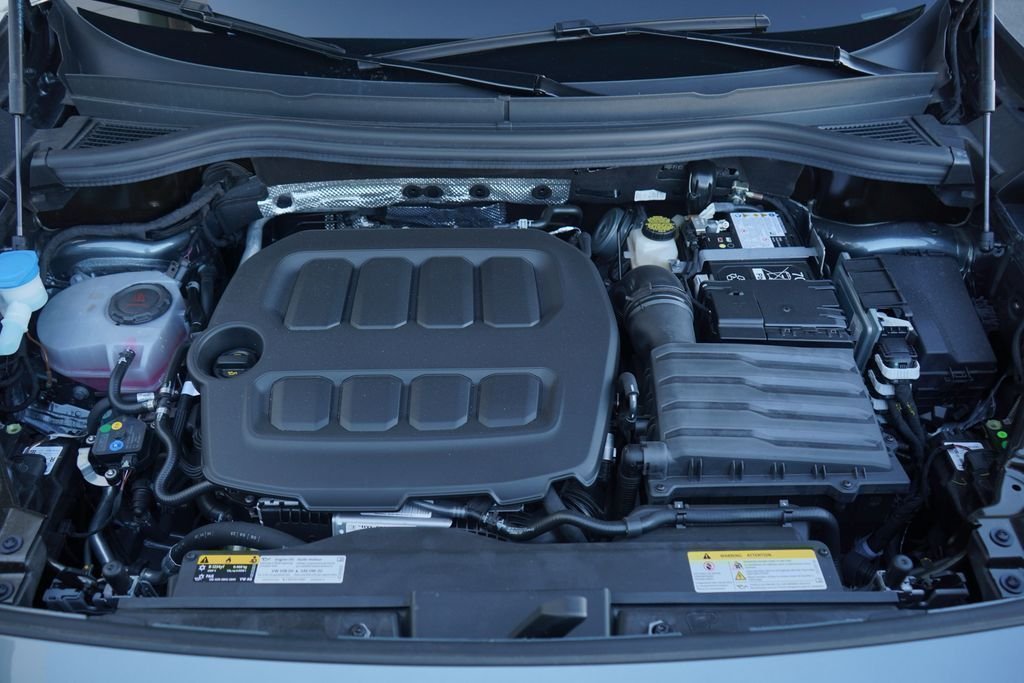 2025 Volkswagen Tiguan SE - Photo 12