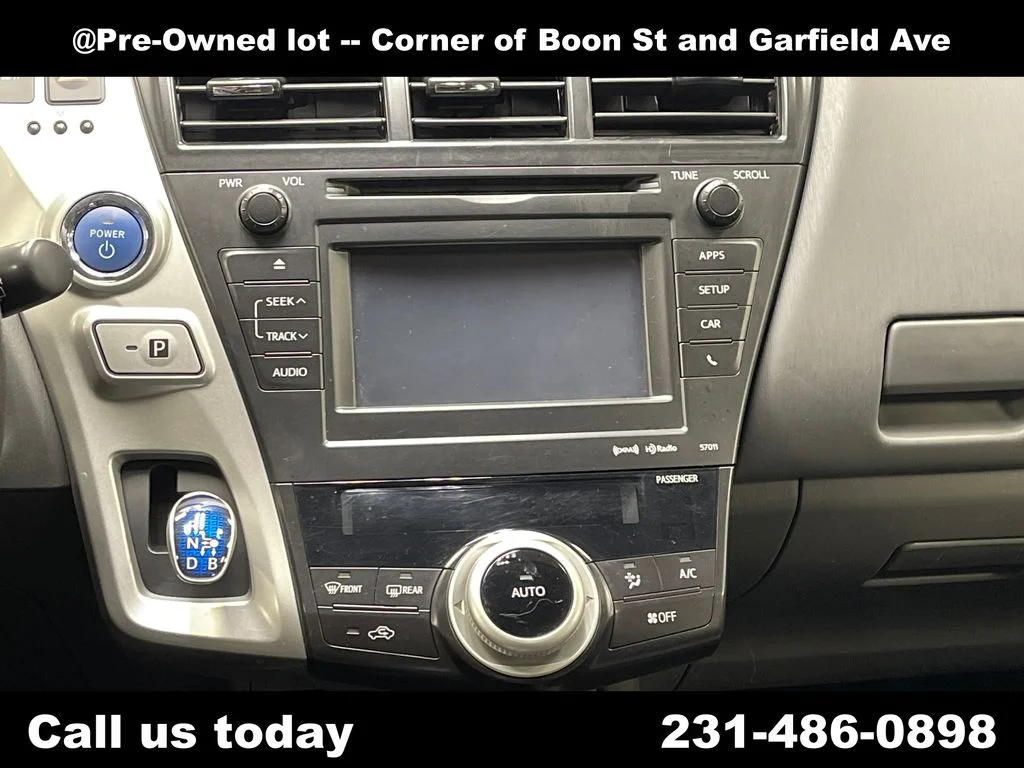 Used 2014 Silver Toyota Three image 19