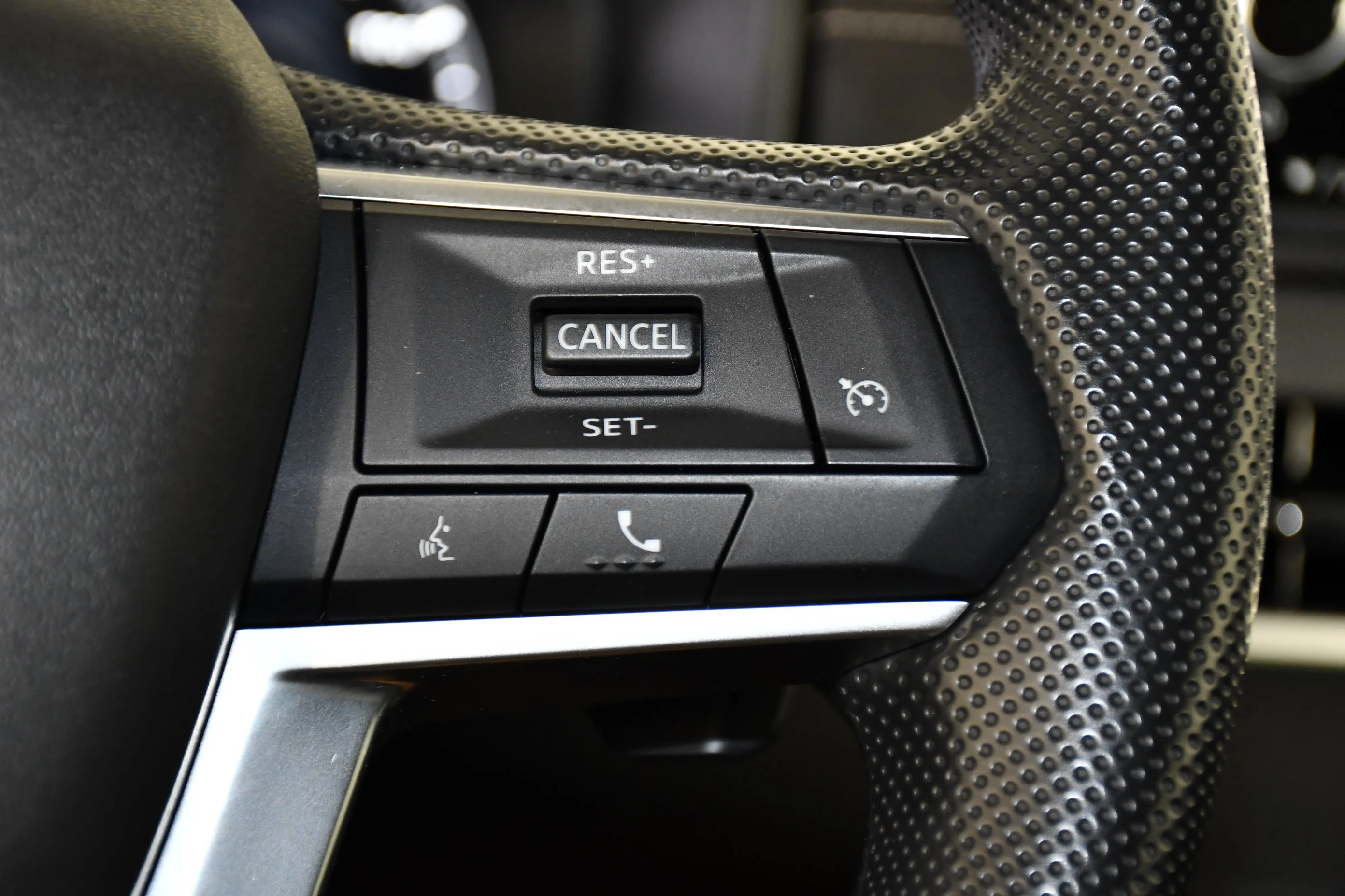 Certified Used 2025 Labrador Black Pearl Mitsubishi ES image 21