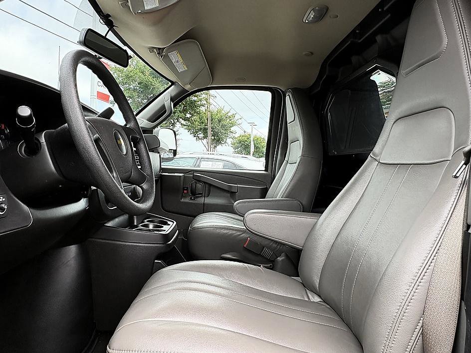 Used 2025 Summit White Chevrolet Work Van image 9