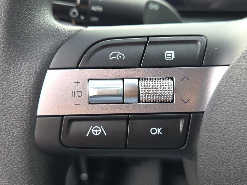 New 2026 White Hyundai SEL FWD image 25