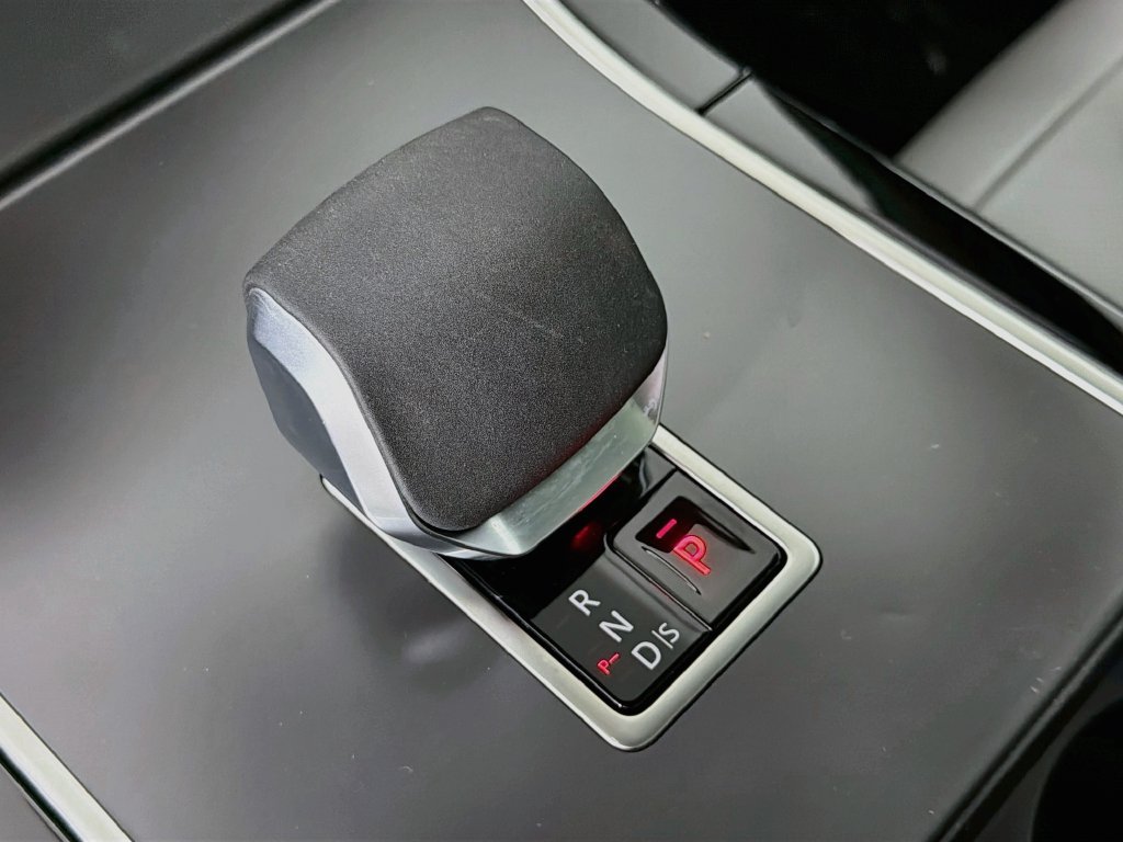 Used 2026 Gray Land Rover S image 17
