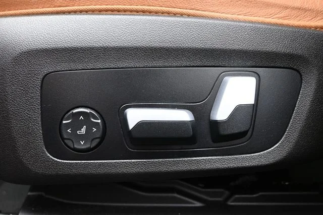 Used 2023 Black BMW xDrive30i image 9