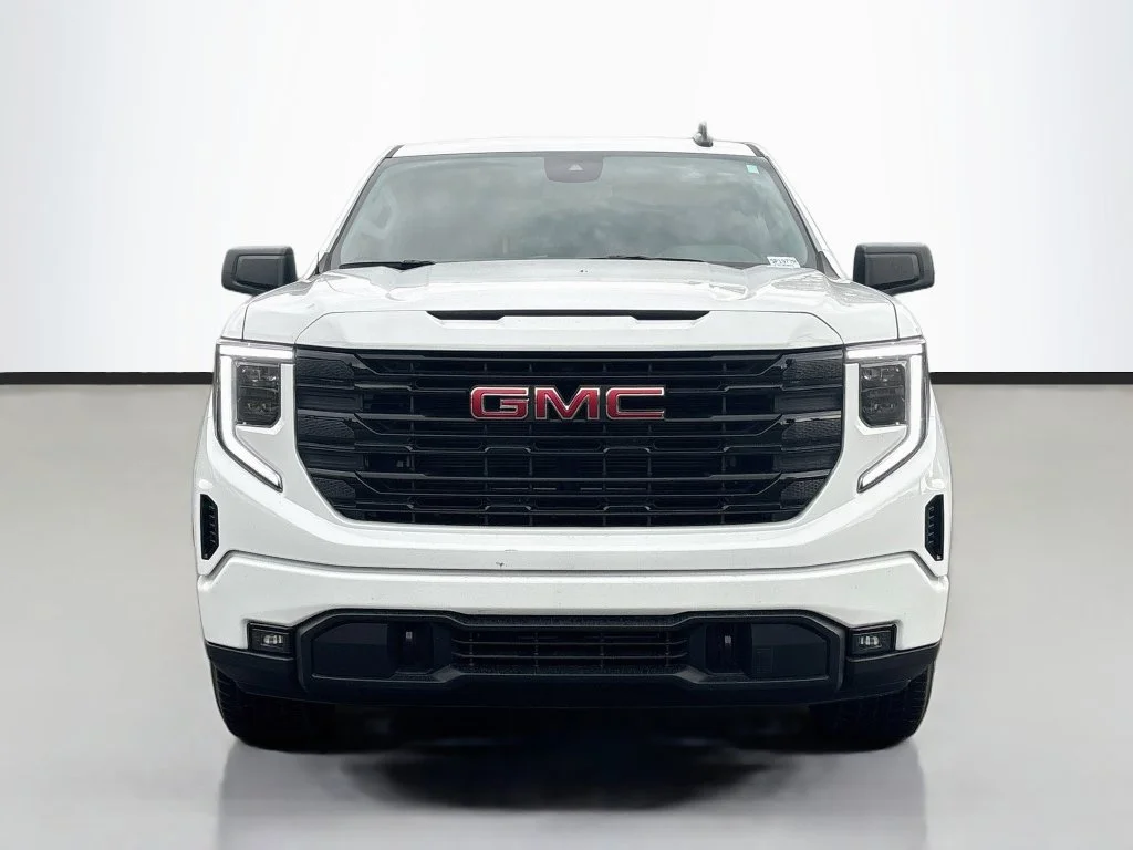Used 2025 Summit White GMC Elevation image 5