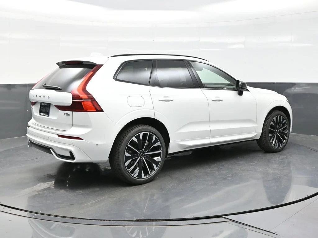 New 2026 Crystal White Volvo T8 Ultra image 7