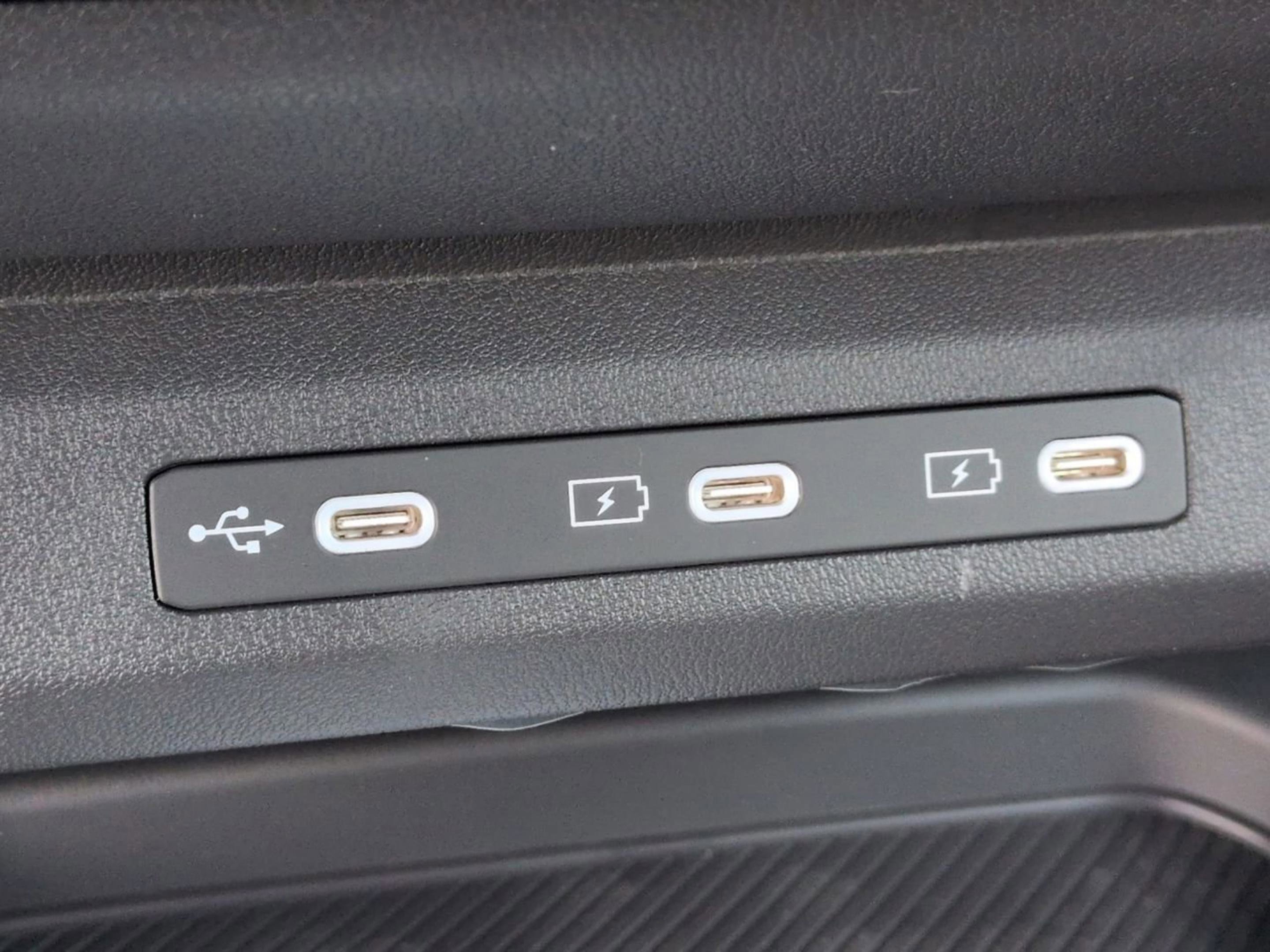 New 2027 Ivory Silver Kia S image 40