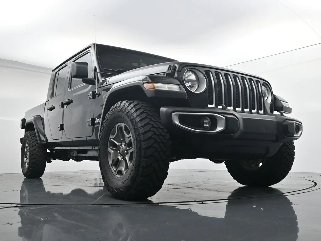 Used 2021 Black Jeep Overland image 18