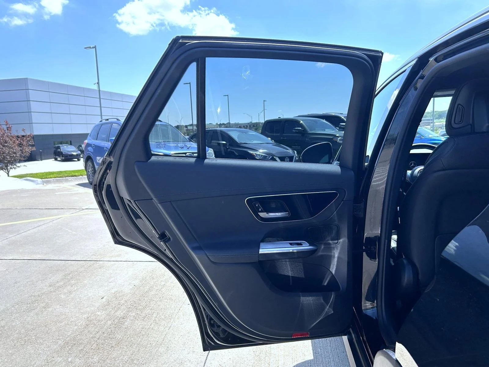 Used 2024 Black Mercedes-Benz GLC 300 image 21