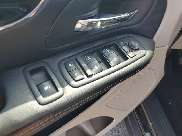 Used 2019 Black Onyx Crys Dodge SXT image 9