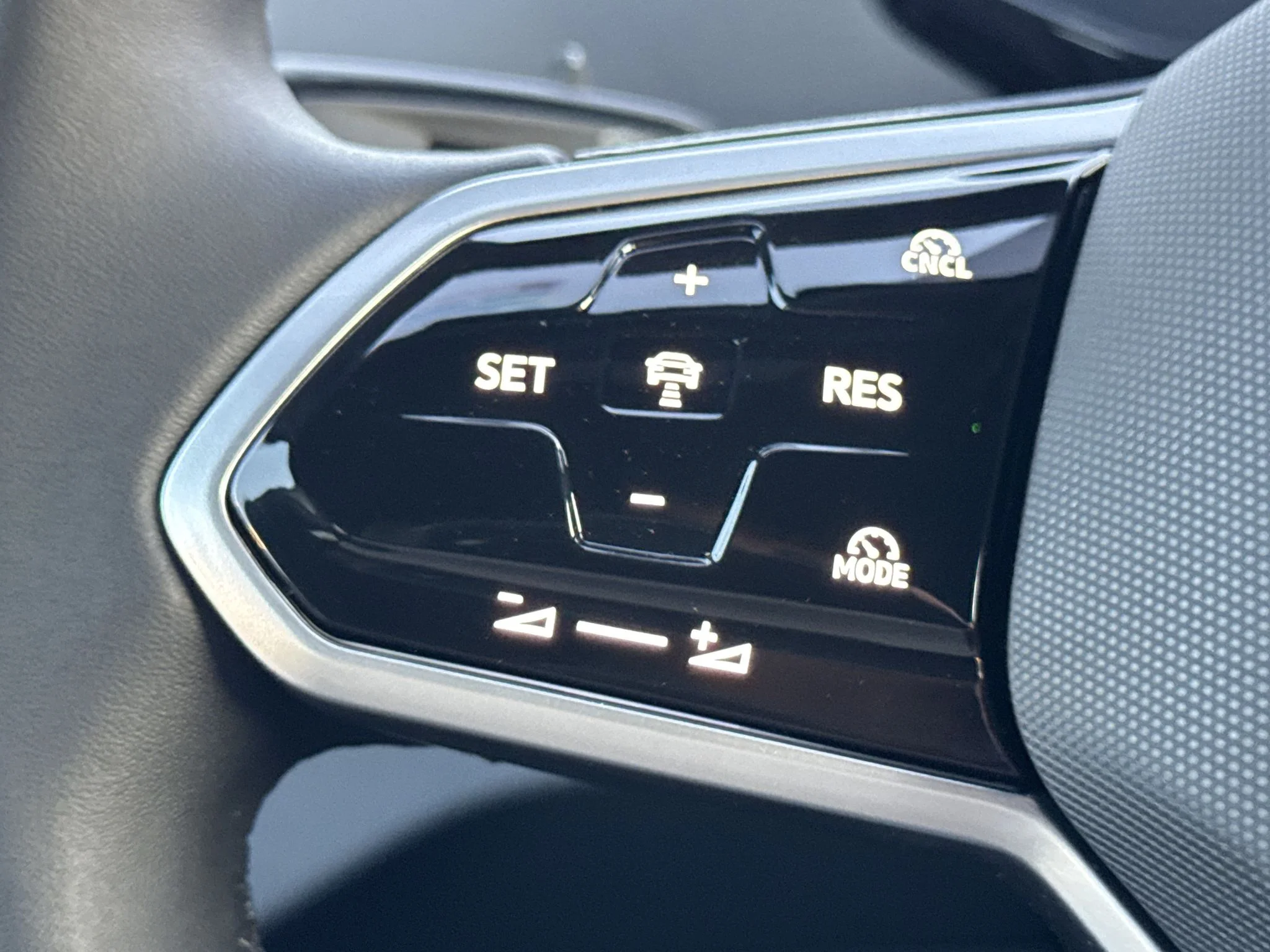 New 2026 Opal White Pearl Volkswagen Pro image 19