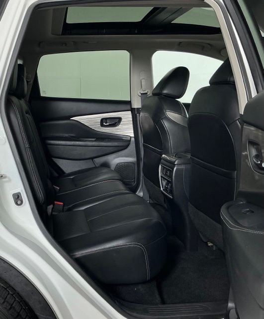 Used 2018 White Nissan Platinum image 28