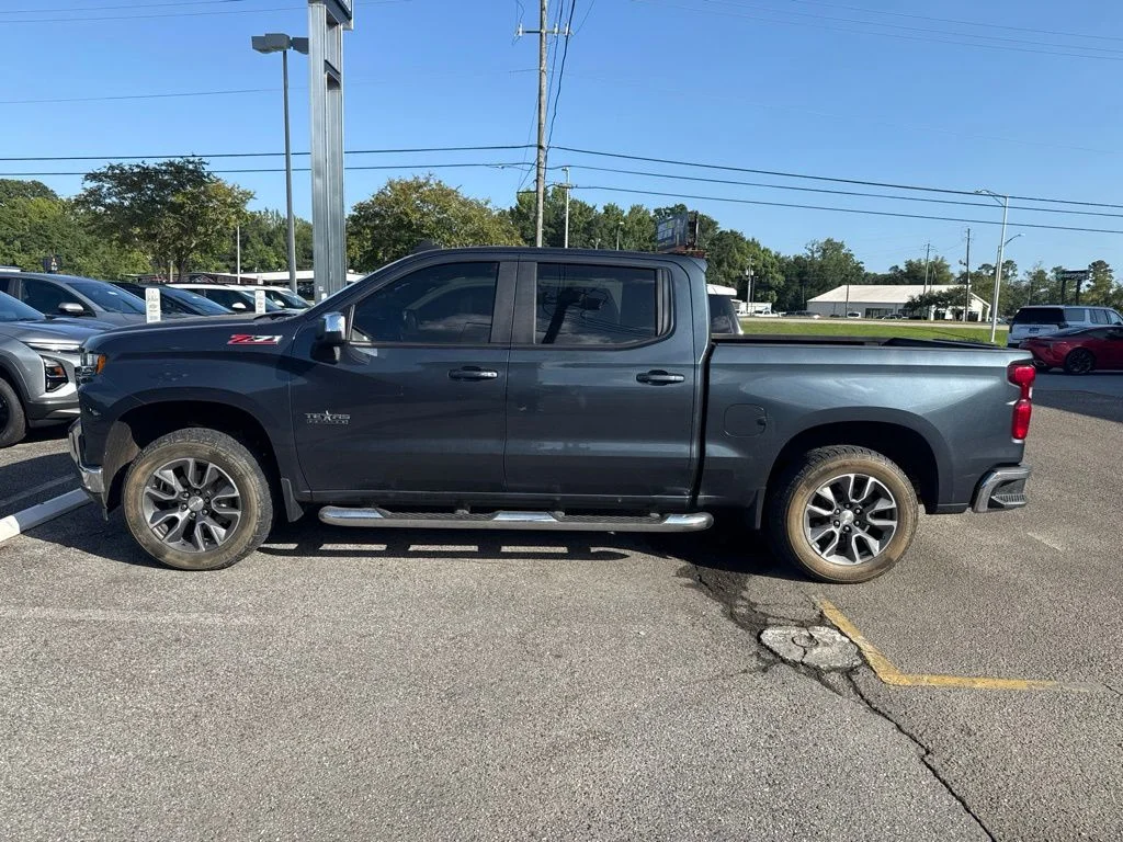 Used 2020 Gray Chevrolet LT image 3