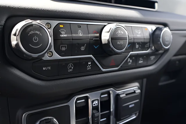 Used 2024 Gray Jeep Sahara image 22