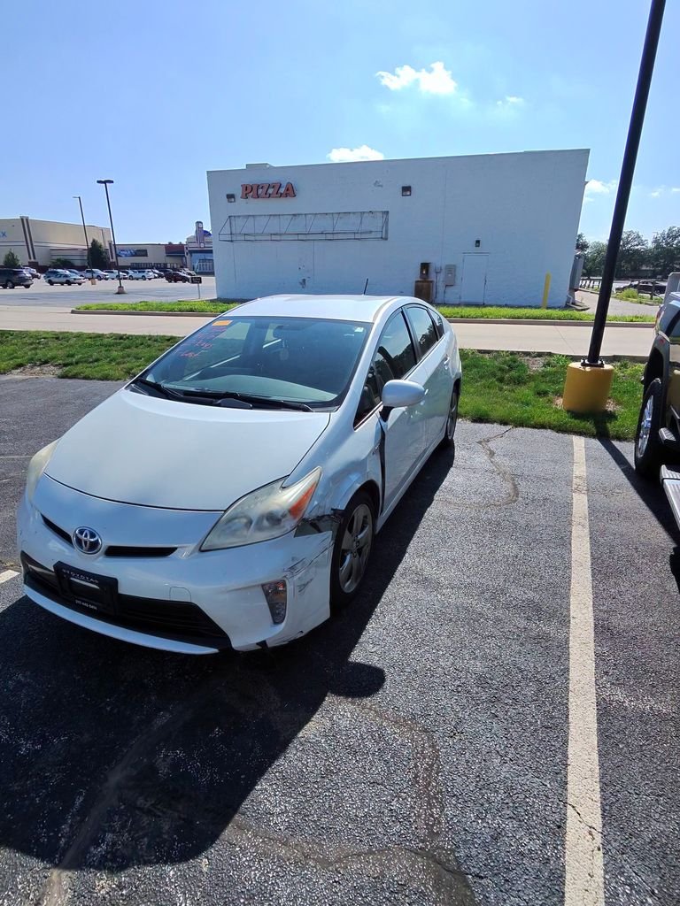Used 2013 Blizzard Pearl Toyota Three image 2