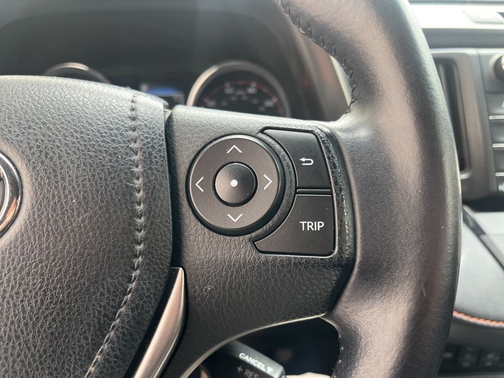 Used 2016 Barcelona Red Metallic Toyota SE image 21