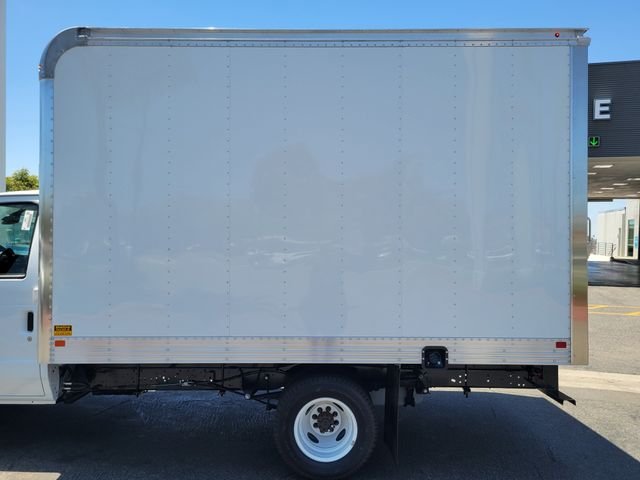 New 2026 Oxford White Ford E-350 SRW image 16