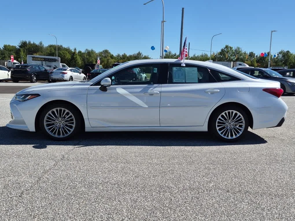Used 2019 Wind Chill Pearl Toyota Limited image 5