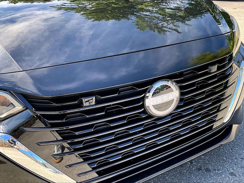 Used 2024 Super Black Nissan SV image 31