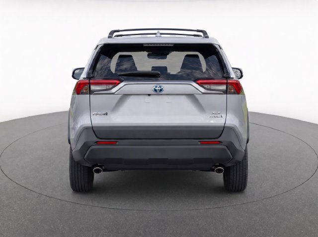 Used 2023 Silver Toyota XLE Premium image 7