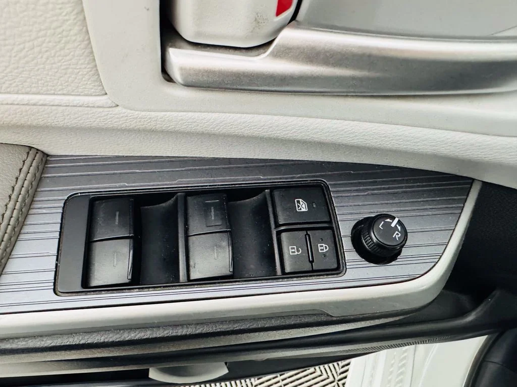 Used 2025 Beige Toyota XLE image 7