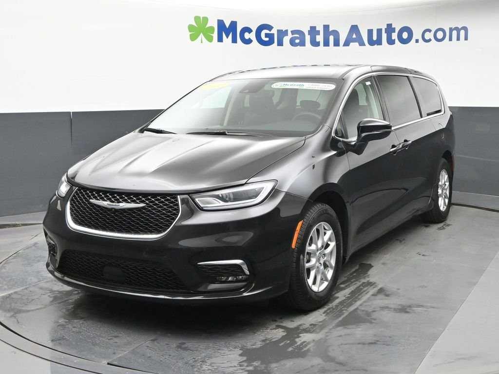 Used 2023 Black Chrysler Touring L image 23