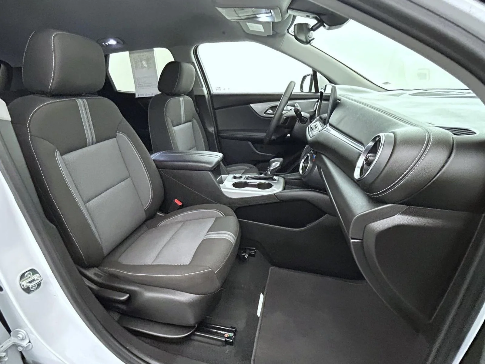 Used 2025 White Chevrolet LT image 15