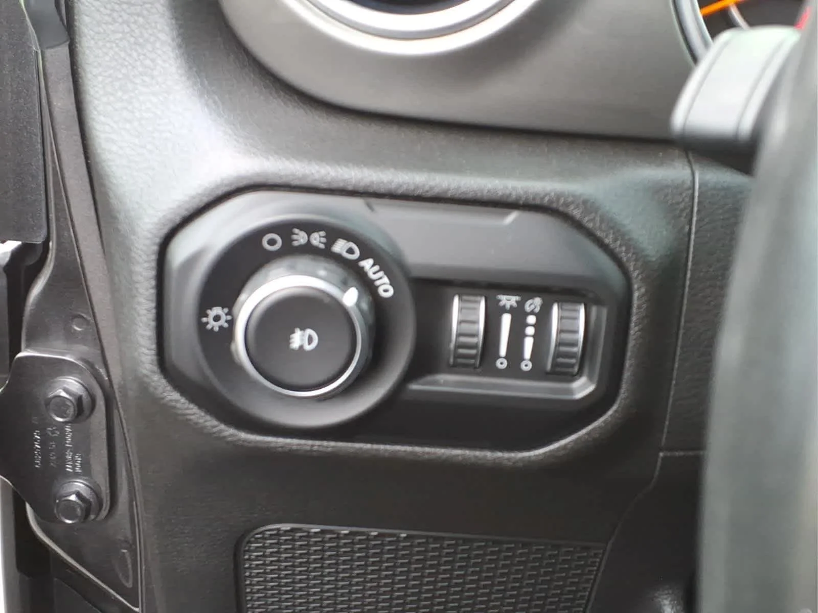 Used 2020 Granite Crystal Metallic Clearcoat Jeep Sahara image 20
