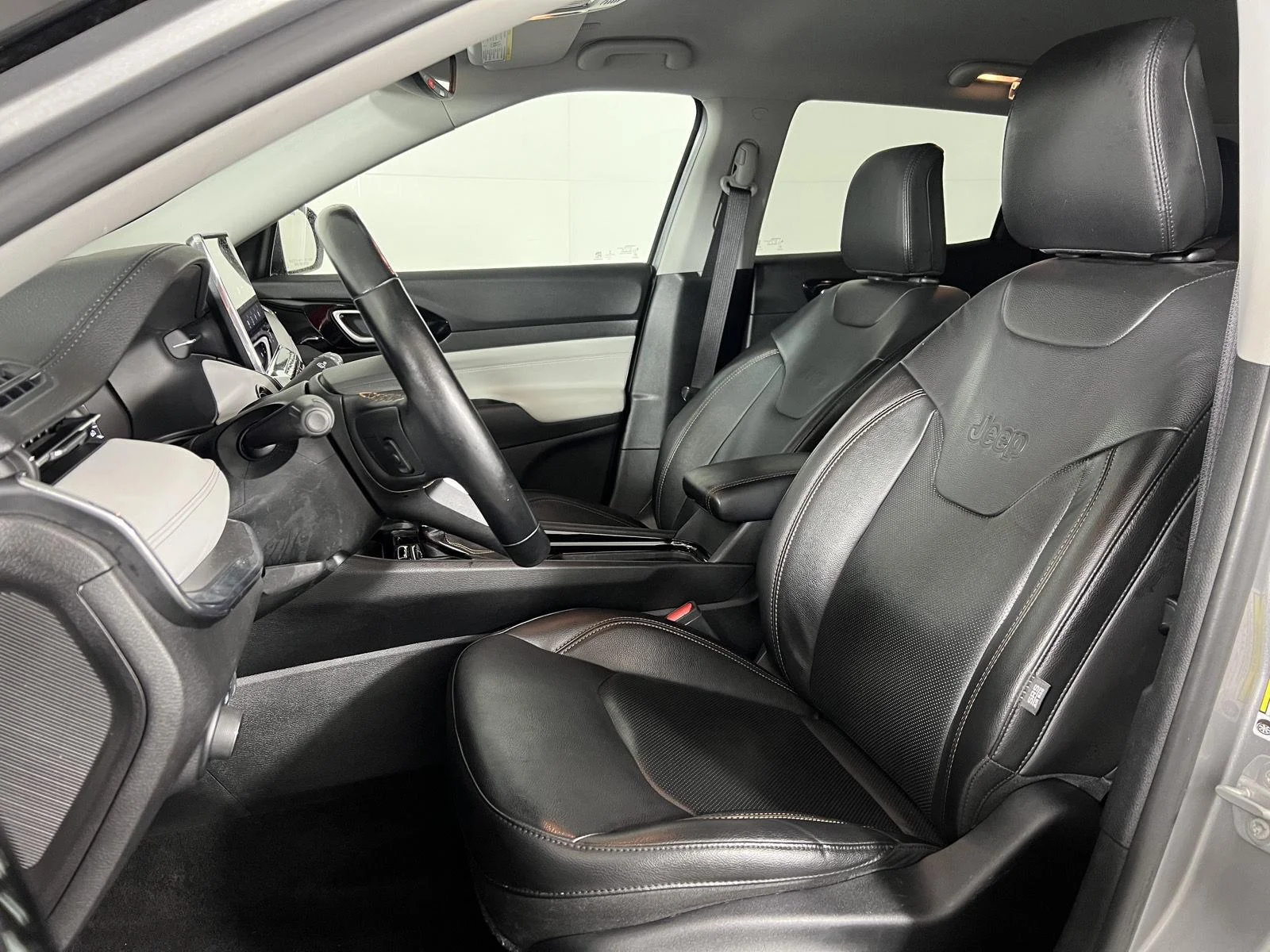 Used 2022 Gy Jeep Limited image 16