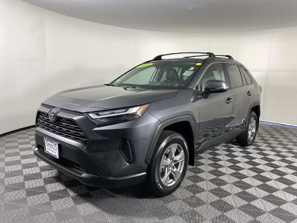 Used 2025 Magnetic Gray Metallic Toyota XLE image 4
