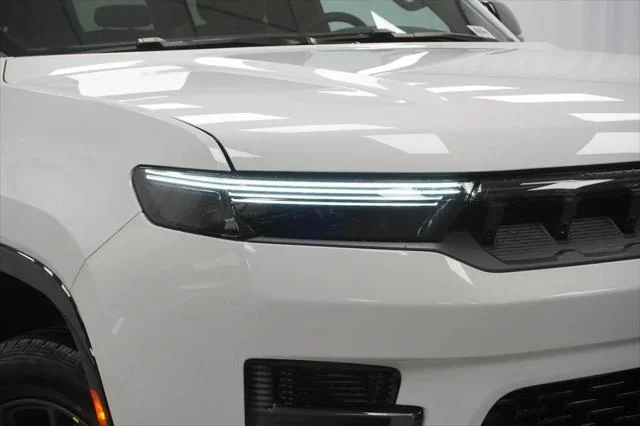 New 2026 Bright White Clear-Coat Exterior Paint Jeep Grand Wagoneer image 5