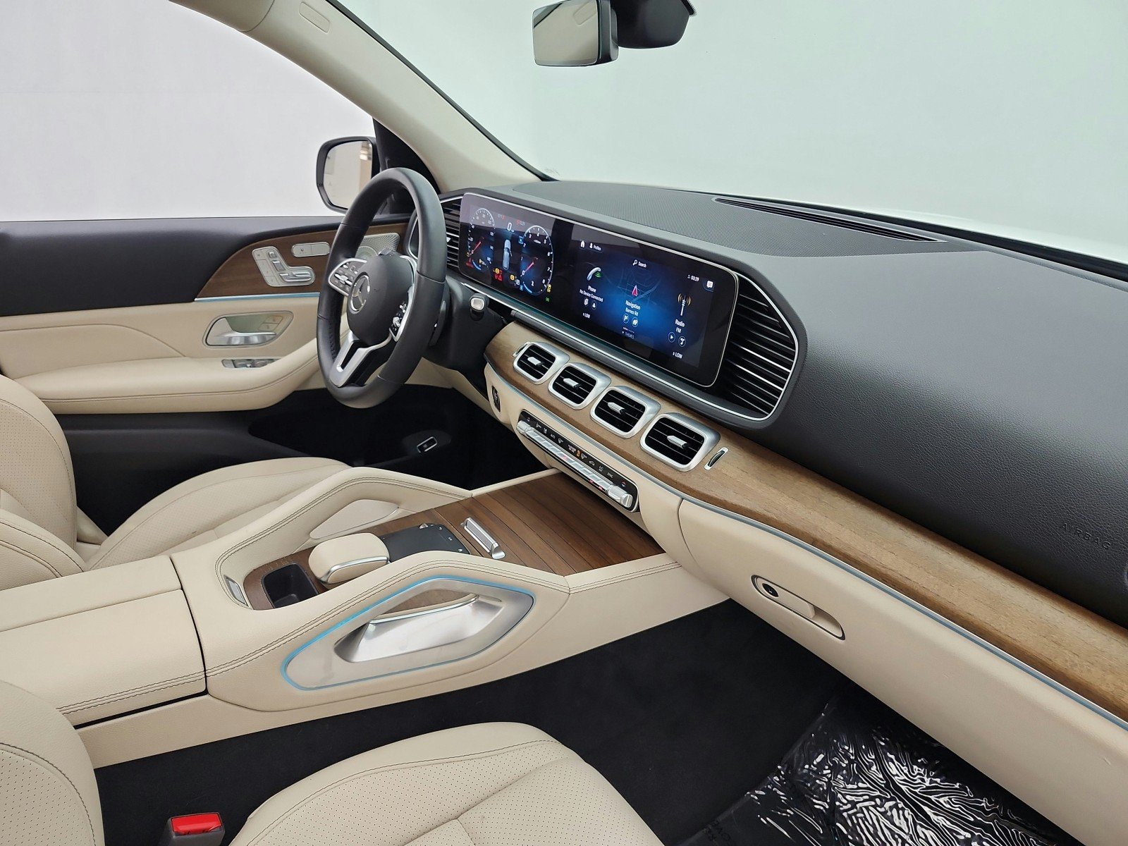 Used 2022 Polar White Mercedes-Benz GLE 350 4MATIC® SUV image 22