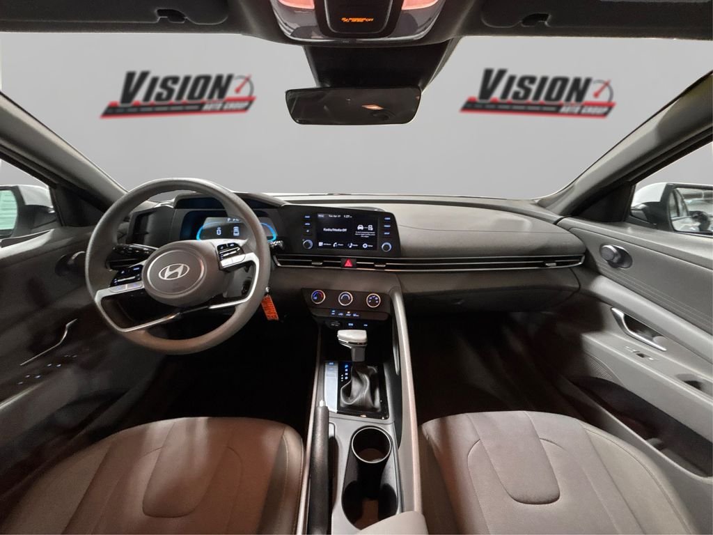 Certified Used 2025 White Hyundai SE image 25