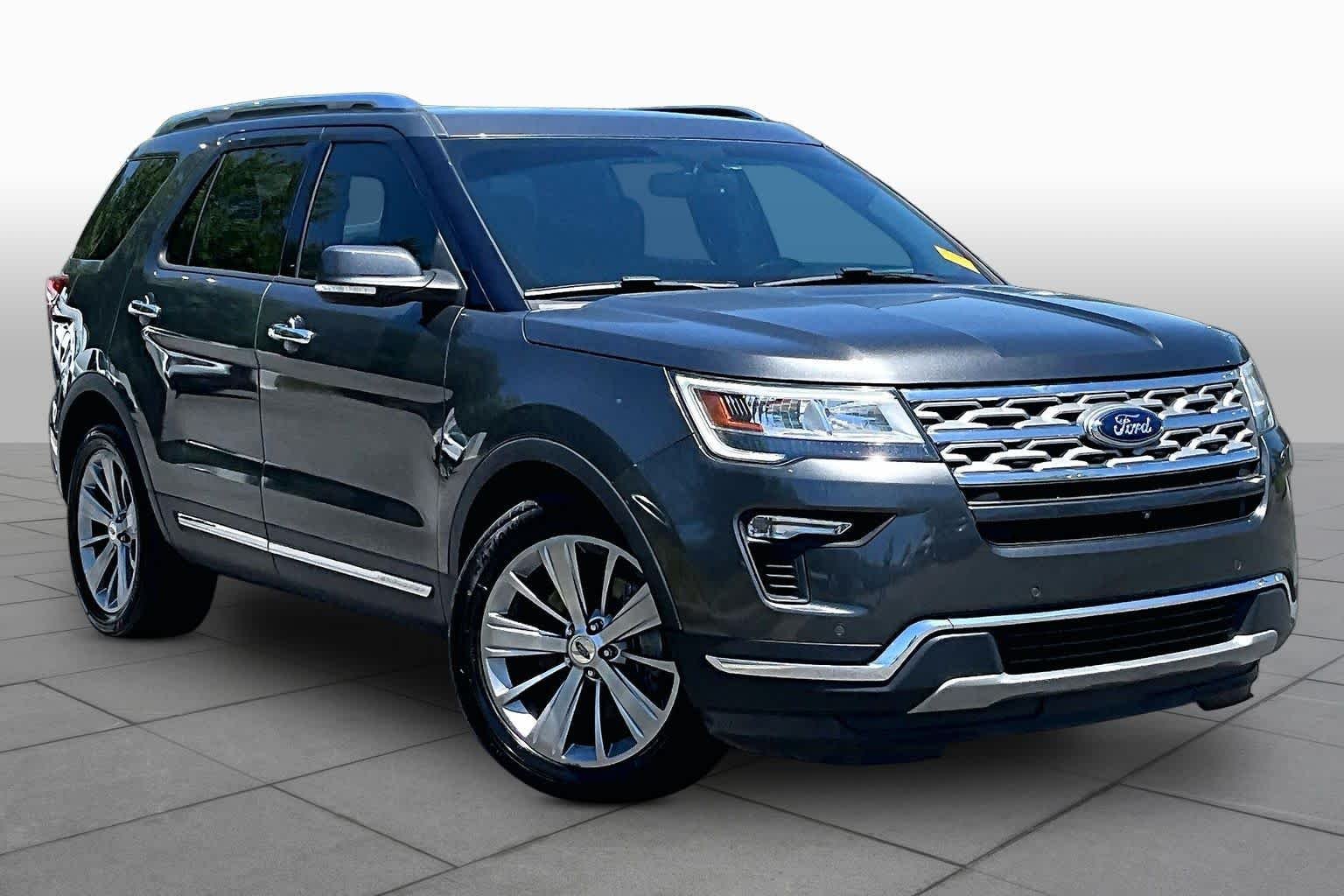 Used 2018 Gray Ford Limited image 3