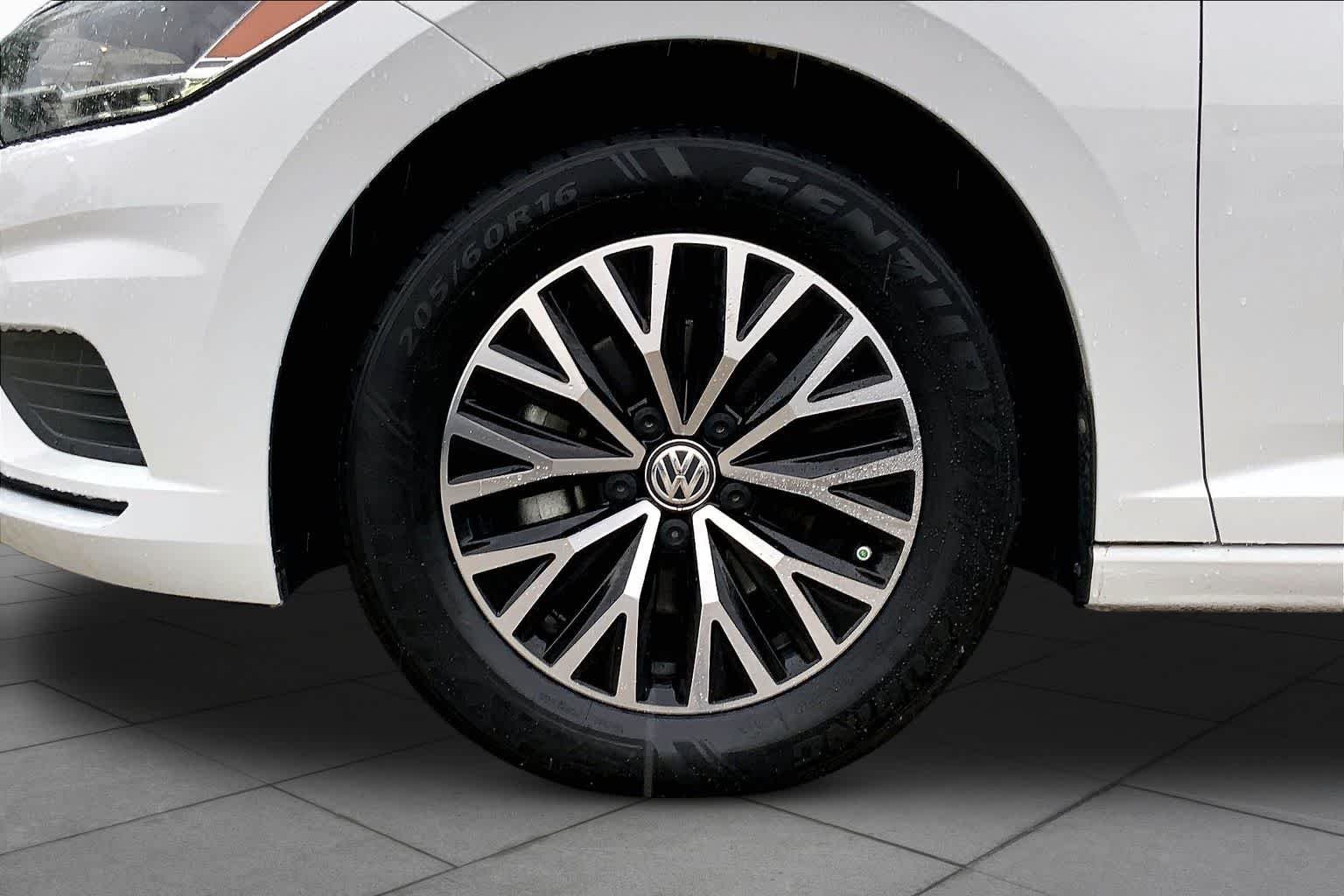 Used 2021 Pure White Volkswagen S image 10