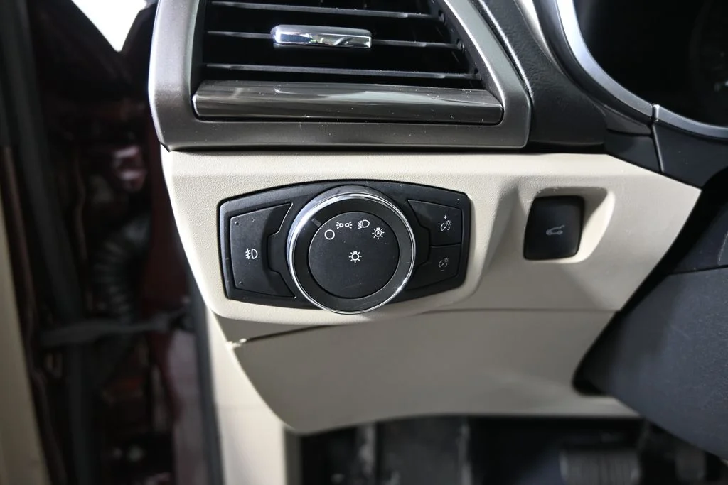 Used 2017 Red Ford SE image 24