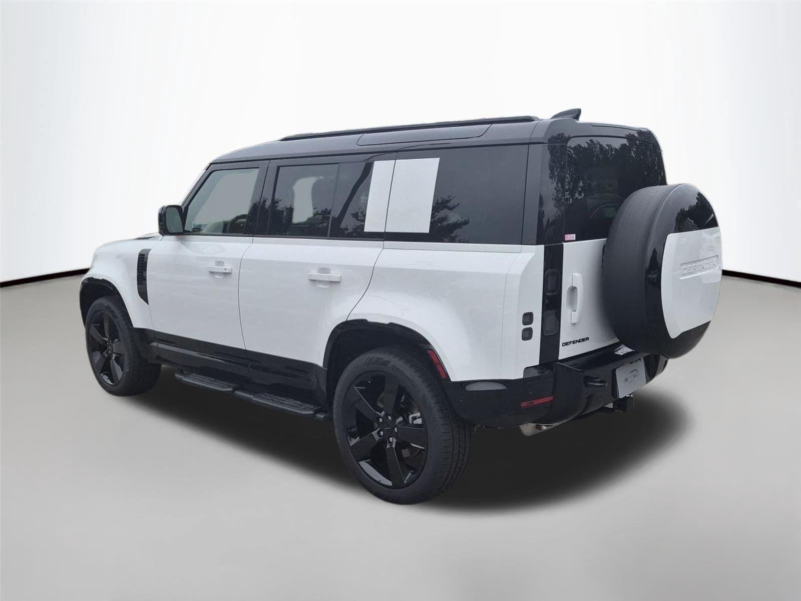 New 2026 Fuji White Land Rover X-Dynamic SE image 3