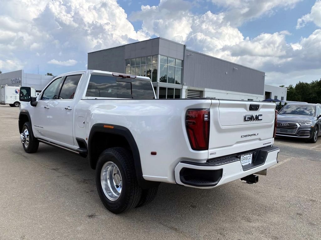 Used 2025 White GMC Denali Ultimate image 9
