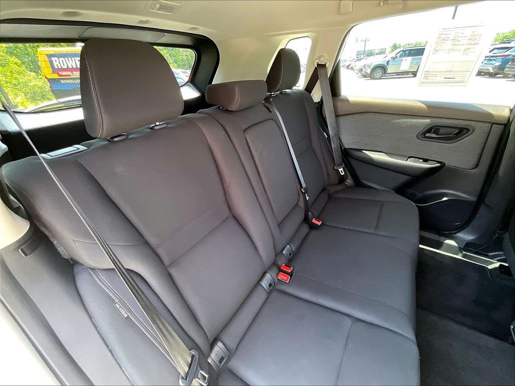 Used 2023 Glacier White Nissan S image 15