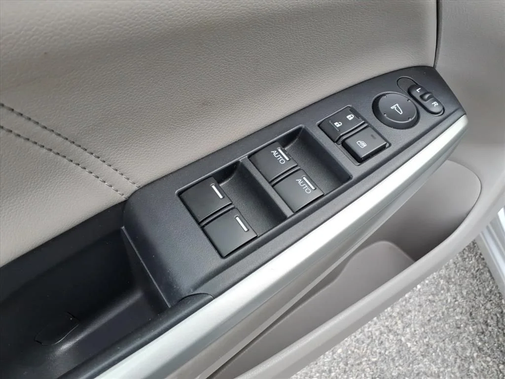 Used 2010  Honda EX-L image 16
