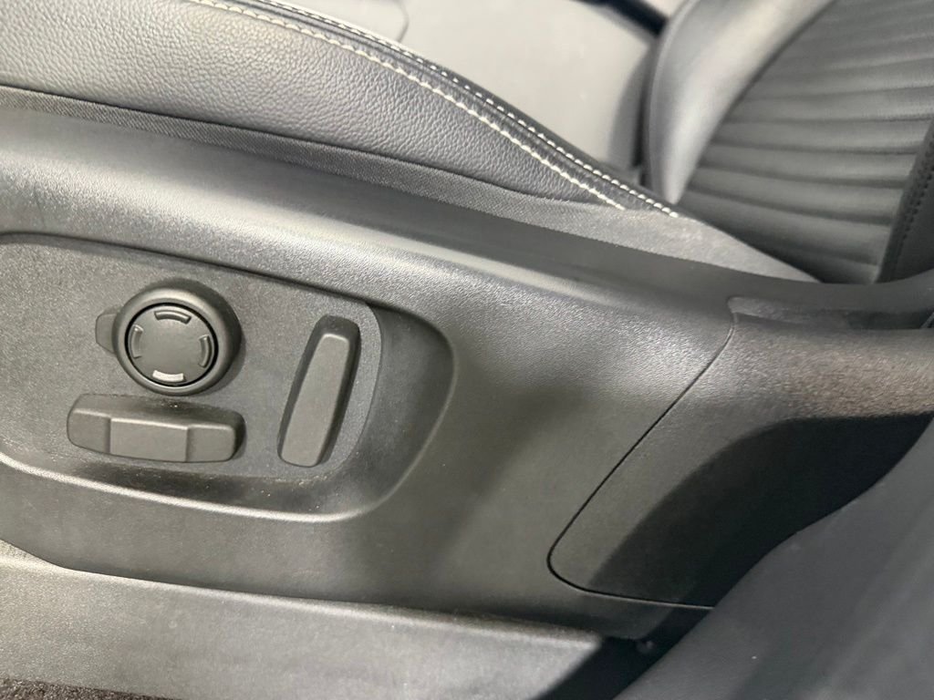 Used 2024 Fuji White Land Rover S image 24