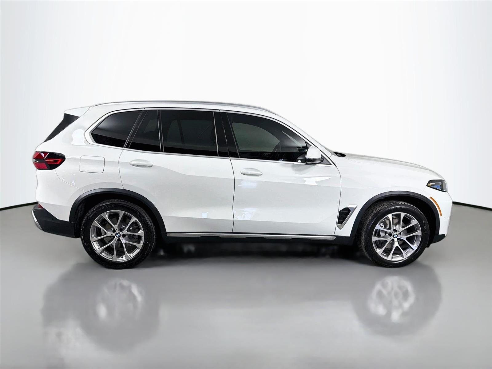 New 2026 Alpine White BMW xDrive40i image 4