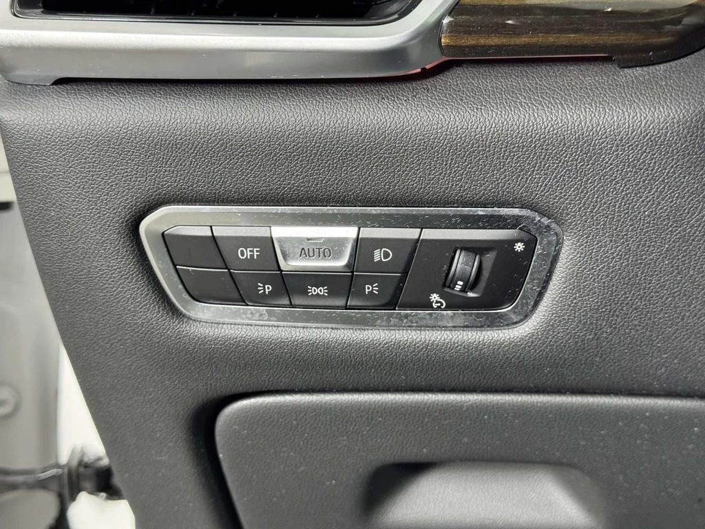 Certified Used 2023 White BMW xDrive40i image 19