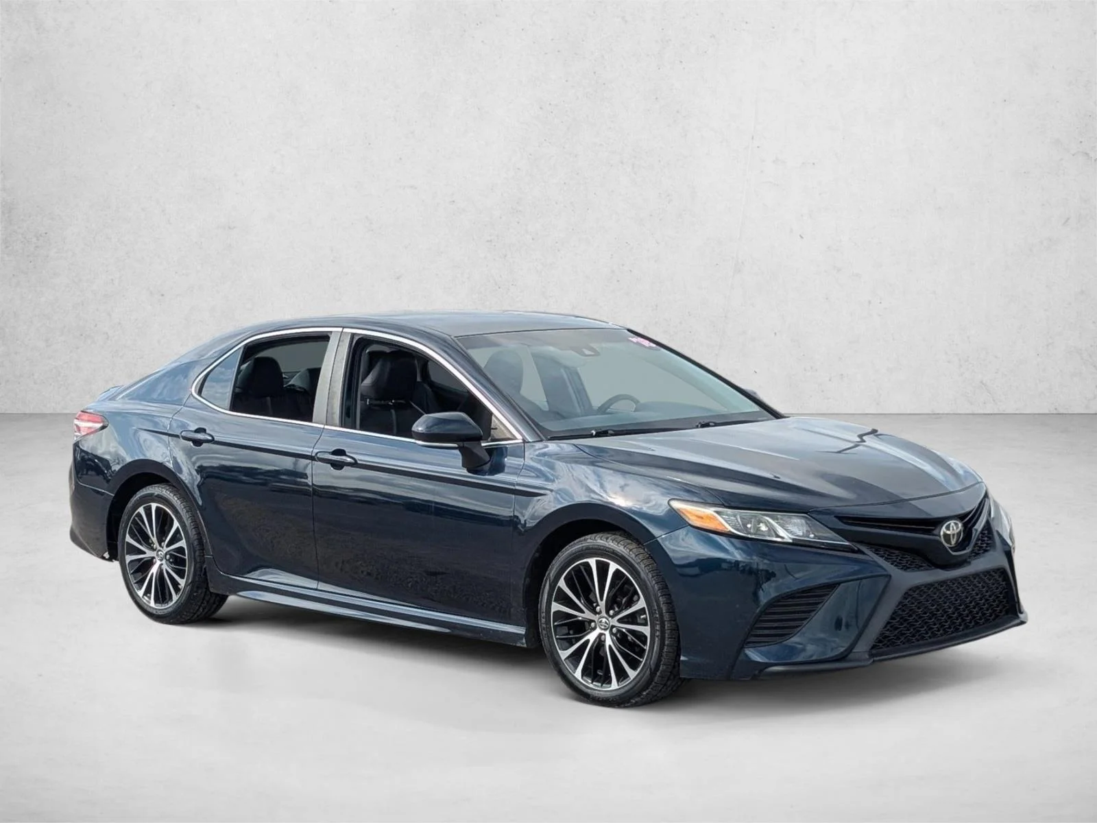 Used 2018 Galactic Aqua Mica Toyota SE image 3