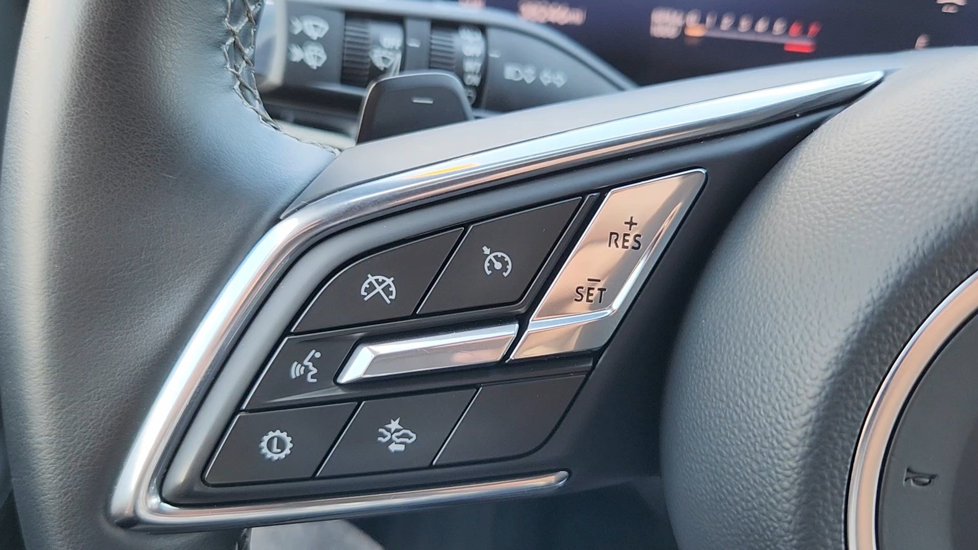 Used 2025 Summit White Buick Preferred image 12