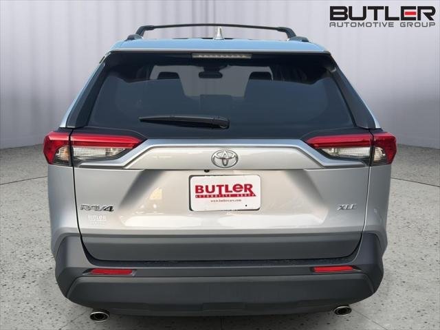 Certified Used 2023 SILVER SKY METALLIC Toyota  image 5