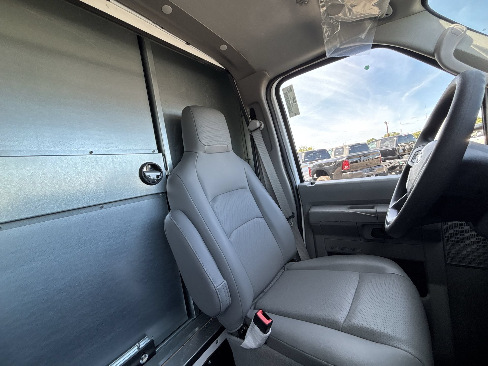 New 2027 Oxford White Ford E-450 DRW image 12