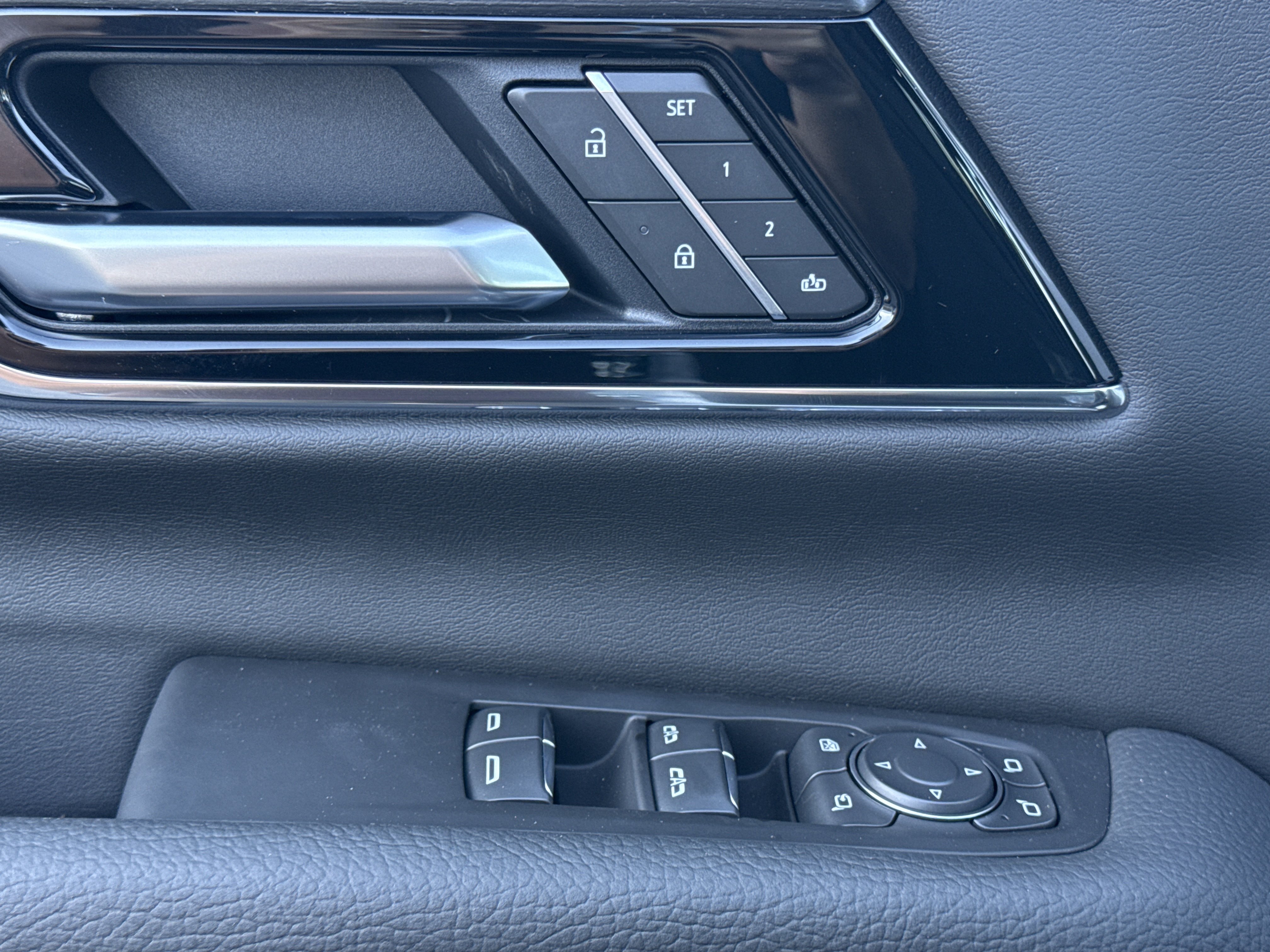2026 GMC Yukon Denali - Photo 22