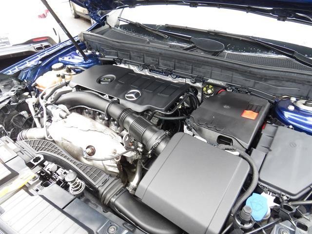 Used 2020 Galaxy Blue Metallic Mercedes-Benz GLB 250 image 7