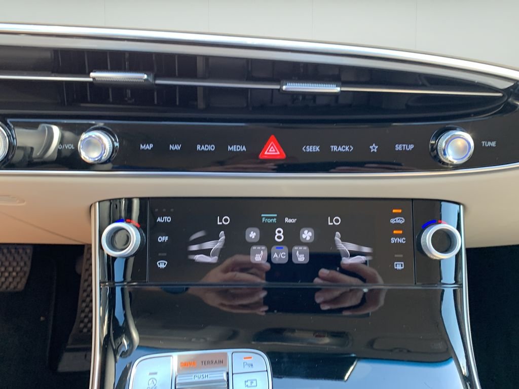 2026 GENESIS GV70 Standard - Photo 35